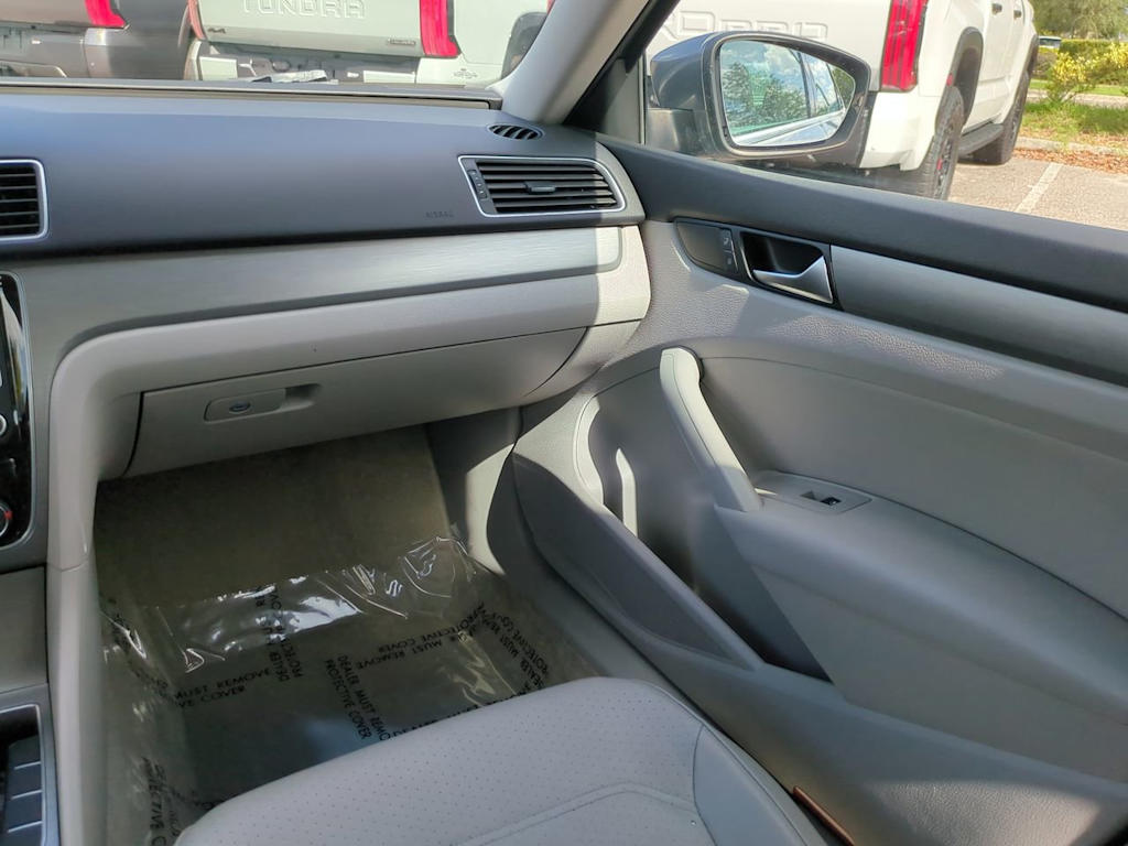 Thumbnail: 2014 Volkswagen Passat - 20