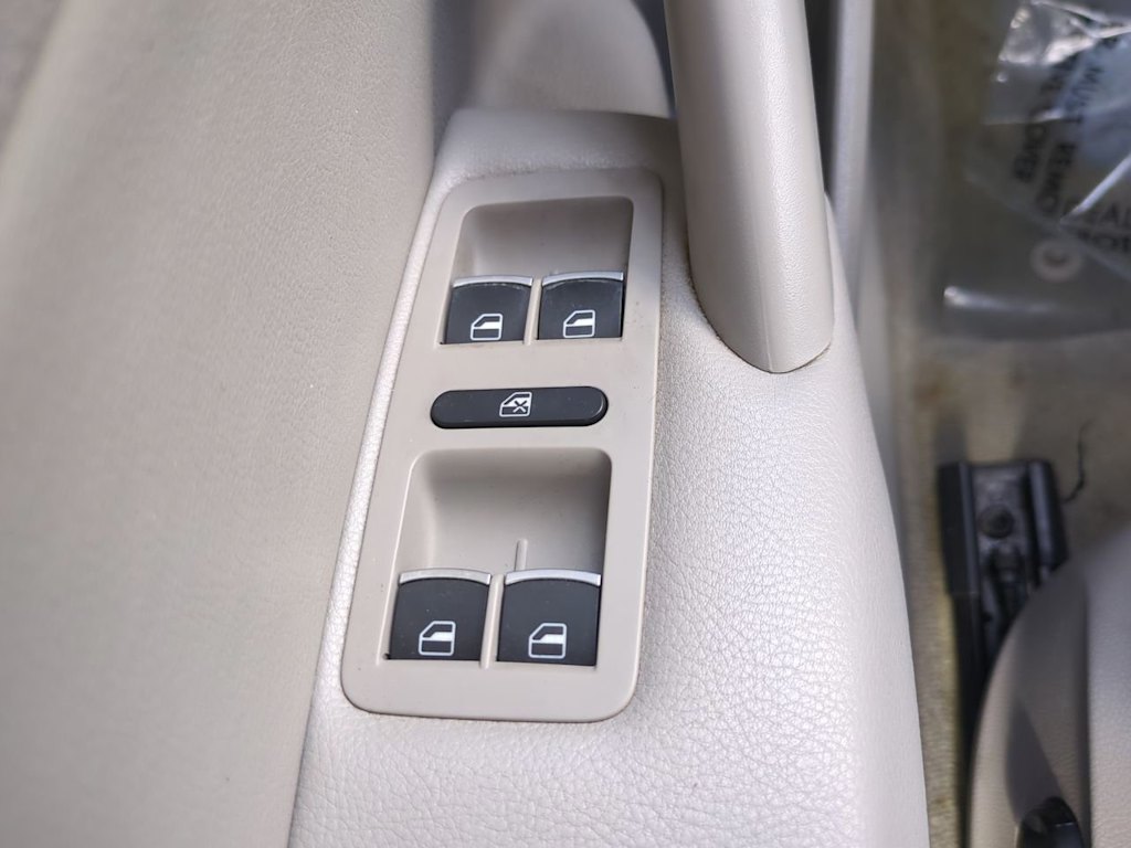Thumbnail: 2014 Volkswagen Passat - 23