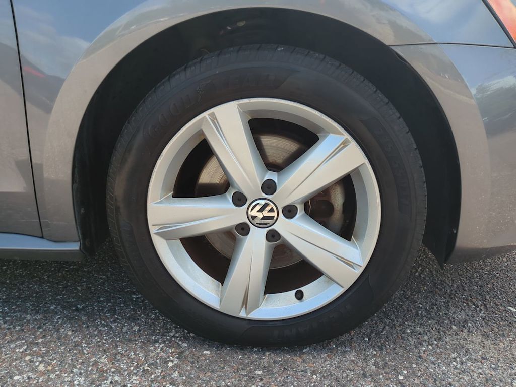 Thumbnail: 2014 Volkswagen Passat - 7