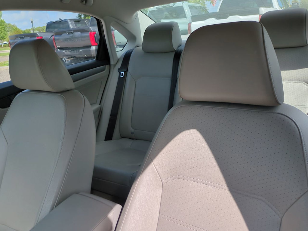 Thumbnail: 2014 Volkswagen Passat - 16