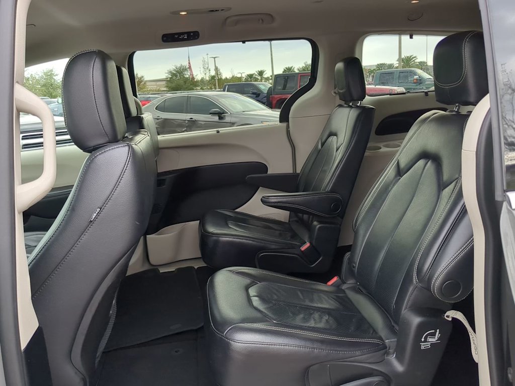 2022 Chrysler Pacifica Touring L 19