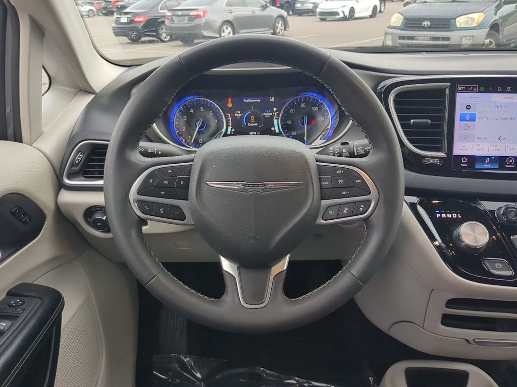 2022 Chrysler Pacifica Touring L 8