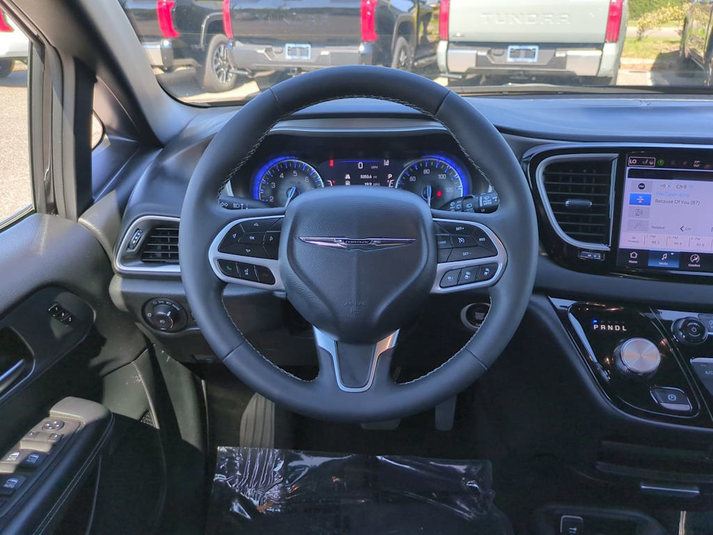 Thumbnail: 2025 Chrysler Pacifica - 9