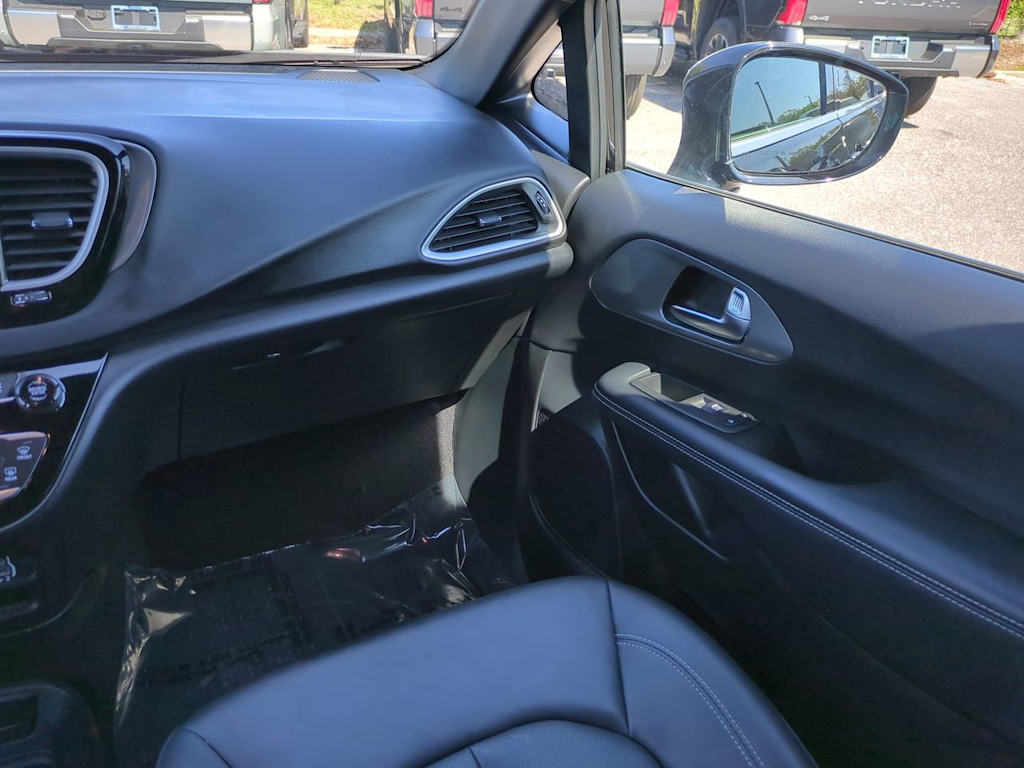 Thumbnail: 2025 Chrysler Pacifica - 23