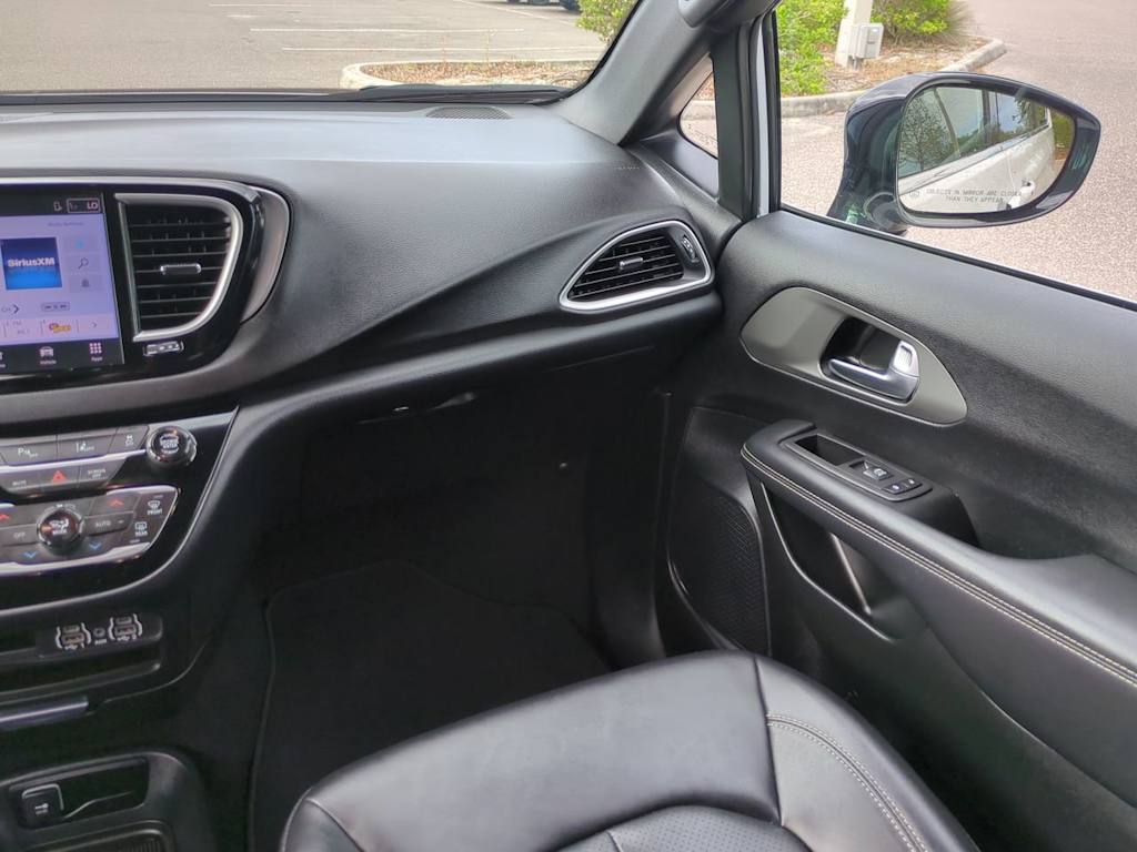 Thumbnail: 2025 Chrysler Pacifica - 21