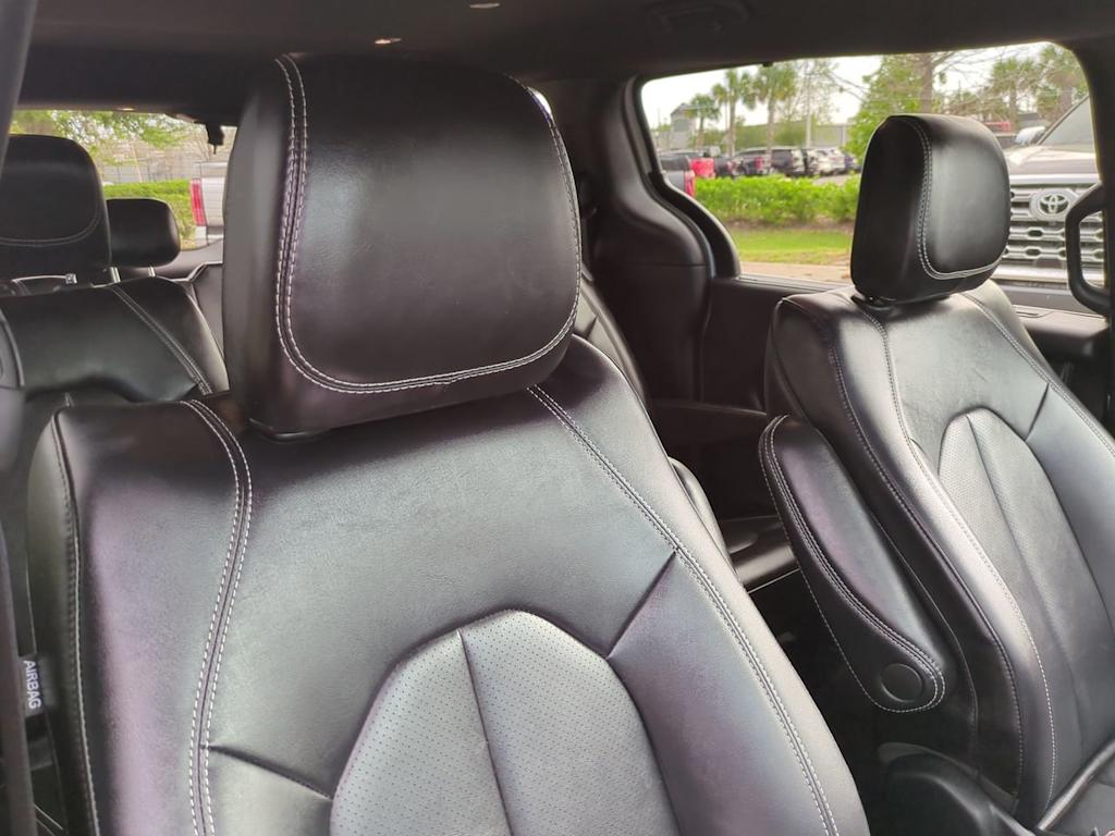 Thumbnail: 2025 Chrysler Pacifica - 9