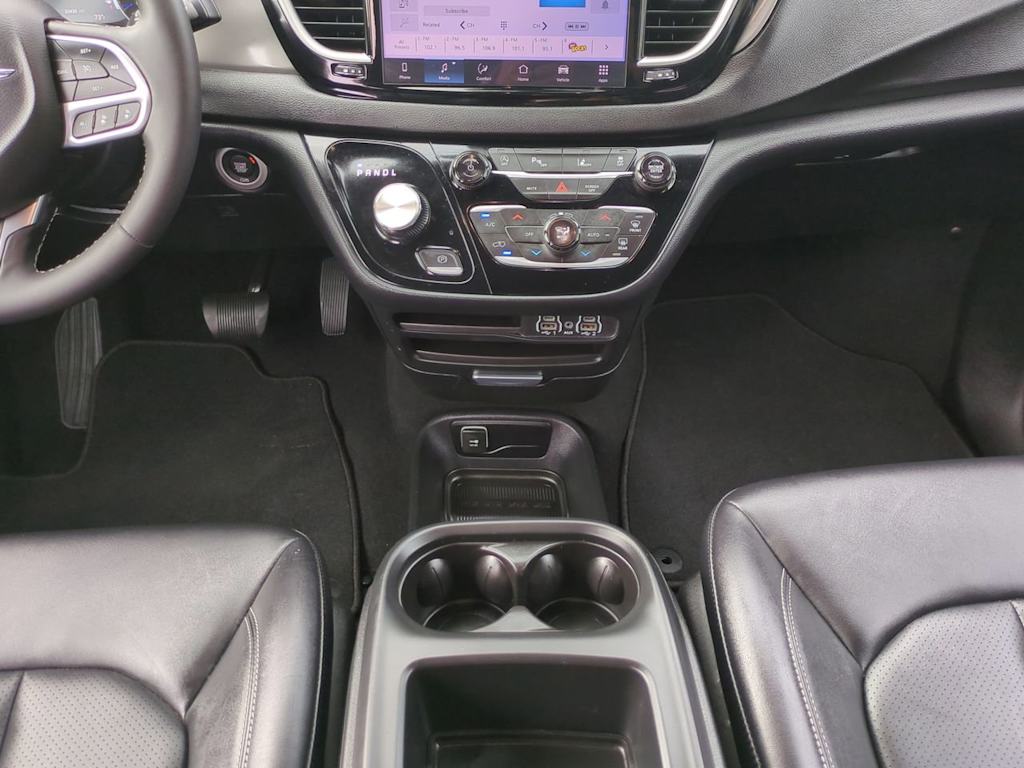 Thumbnail: 2025 Chrysler Pacifica - 13