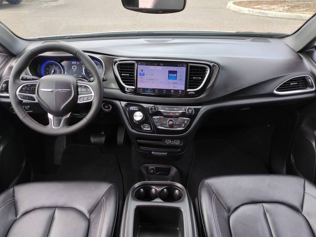 Thumbnail: 2025 Chrysler Pacifica - 2