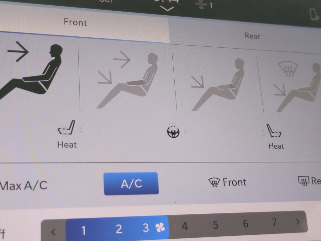 Thumbnail: 2025 Chrysler Pacifica - 24