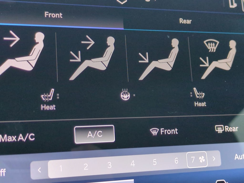 Thumbnail: 2025 Chrysler Pacifica - 14