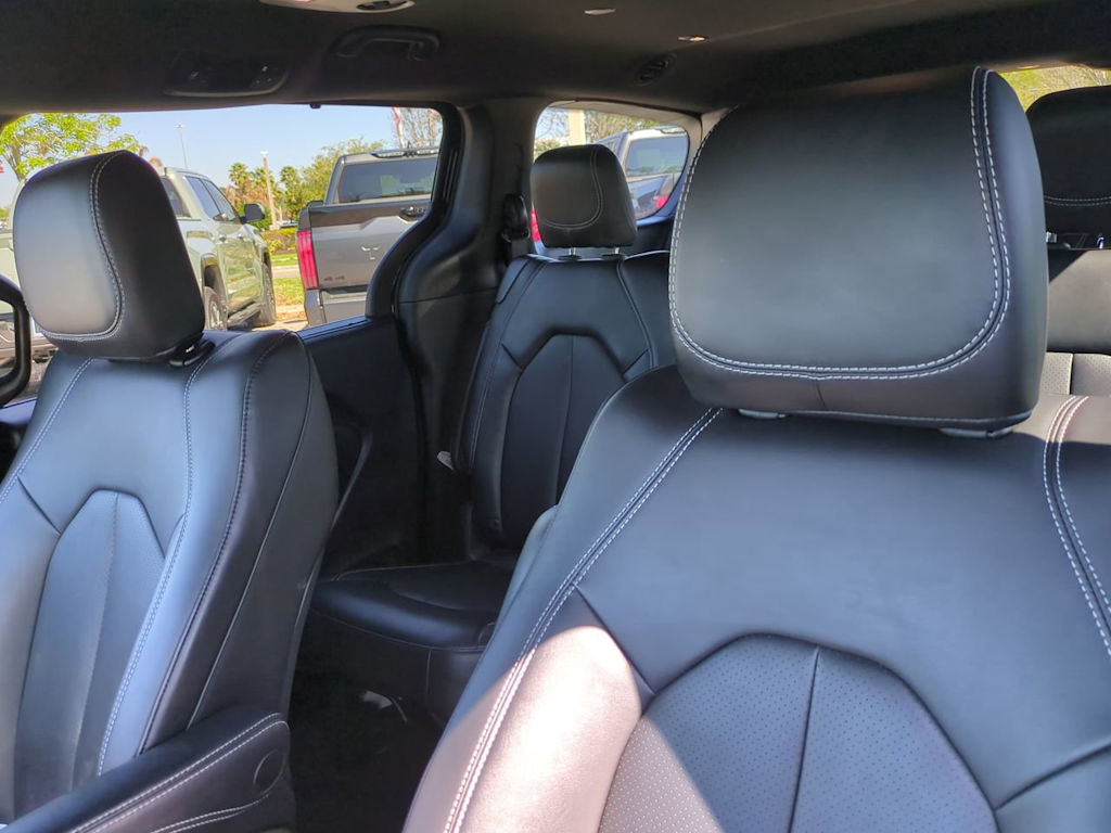 Thumbnail: 2025 Chrysler Pacifica - 10