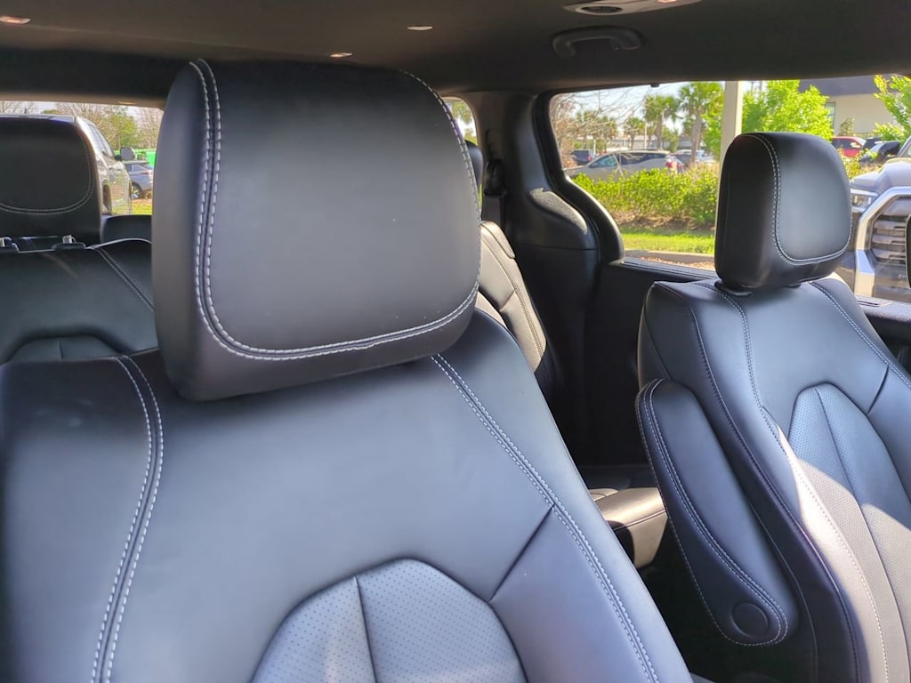 Thumbnail: 2025 Chrysler Pacifica - 9