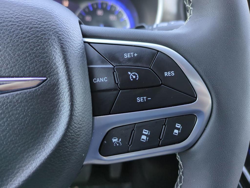 Thumbnail: 2025 Chrysler Pacifica - 26