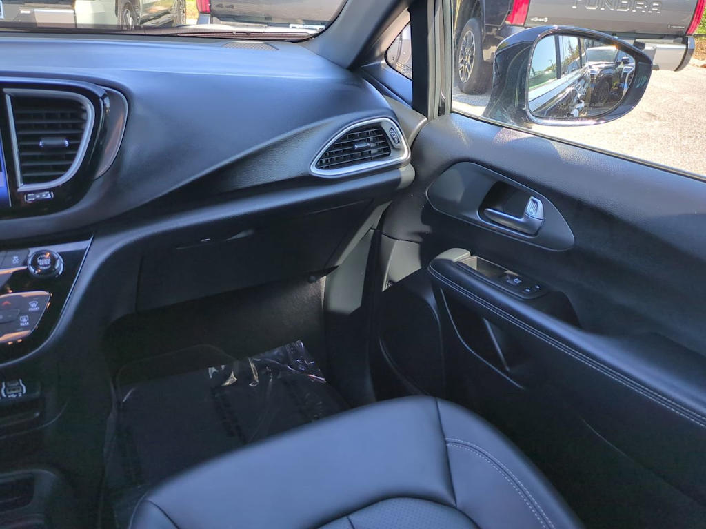 Thumbnail: 2025 Chrysler Pacifica - 21