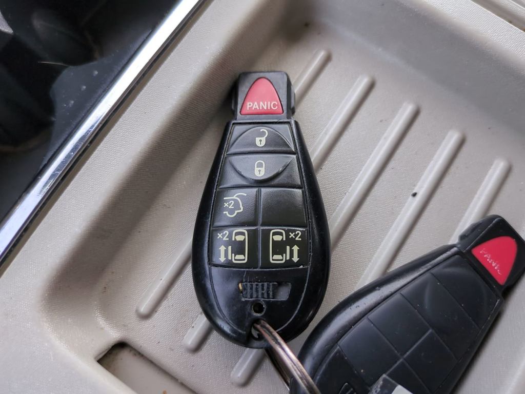 Thumbnail: 2014 Chrysler Town & Country - 15