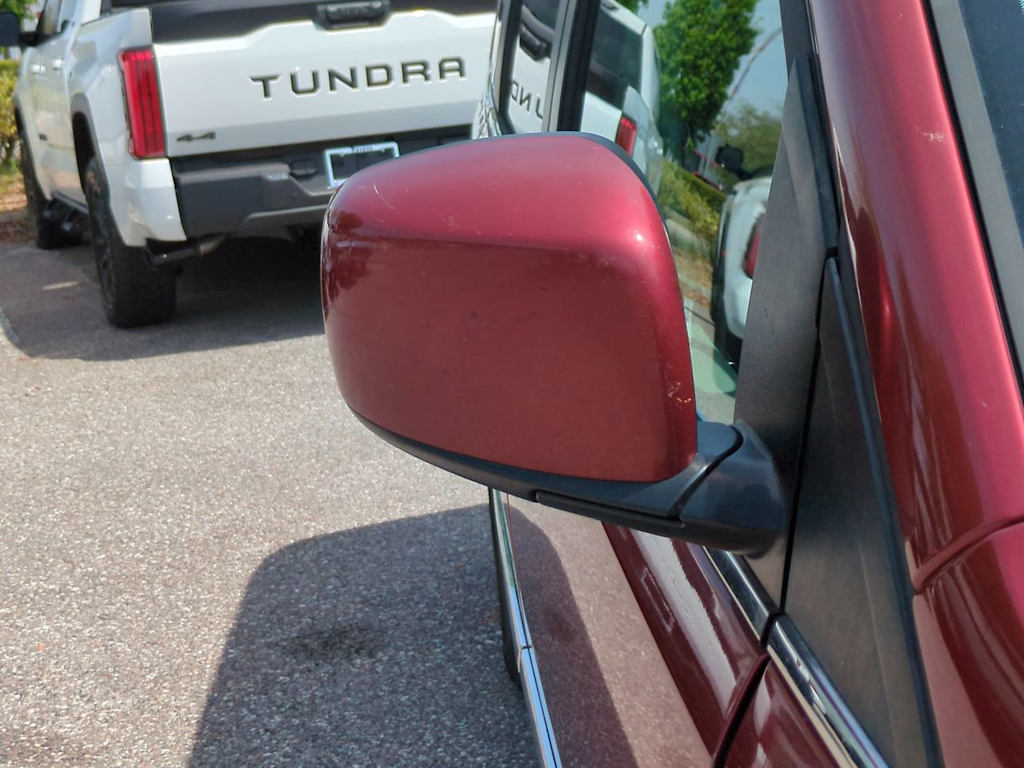 Thumbnail: 2014 Chrysler Town & Country - 11