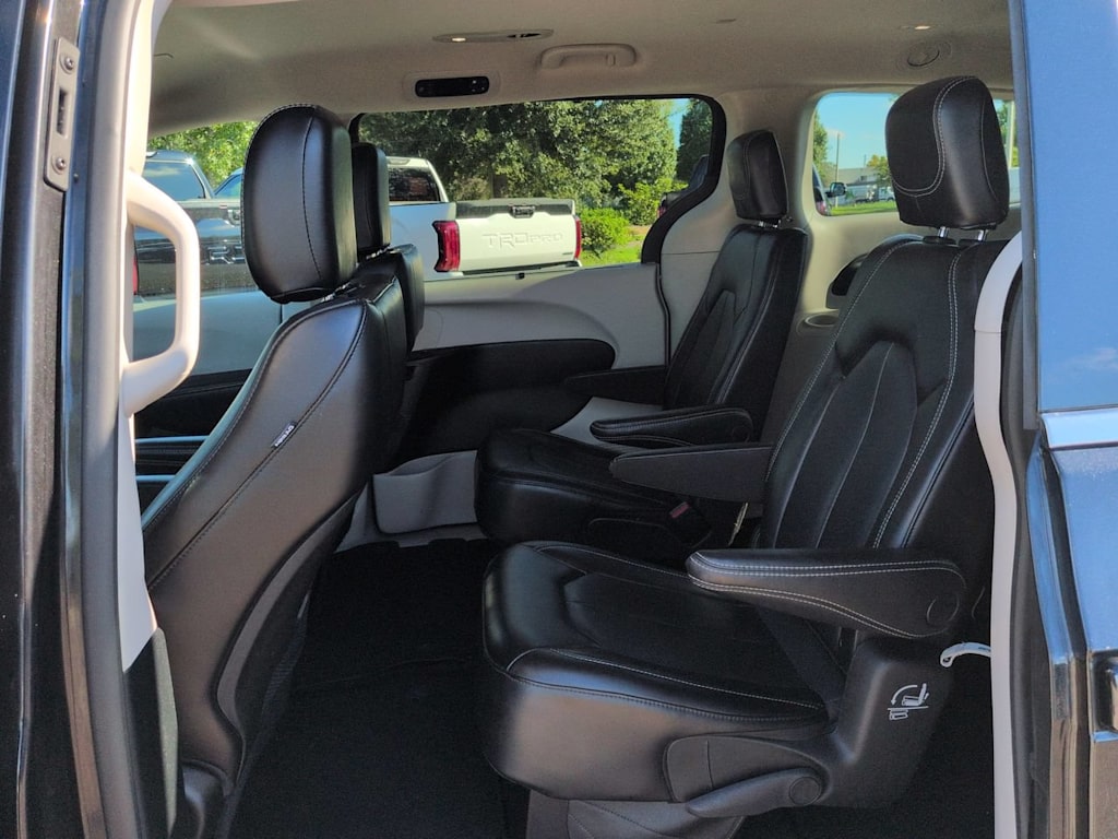 Thumbnail: 2023 Chrysler Pacifica - 20
