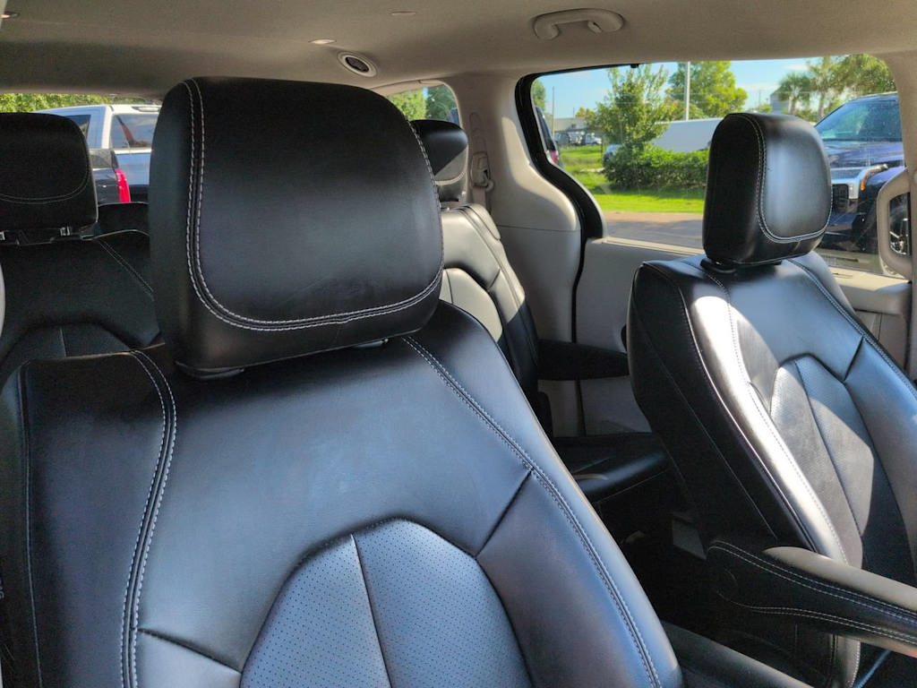 Thumbnail: 2023 Chrysler Pacifica - 9
