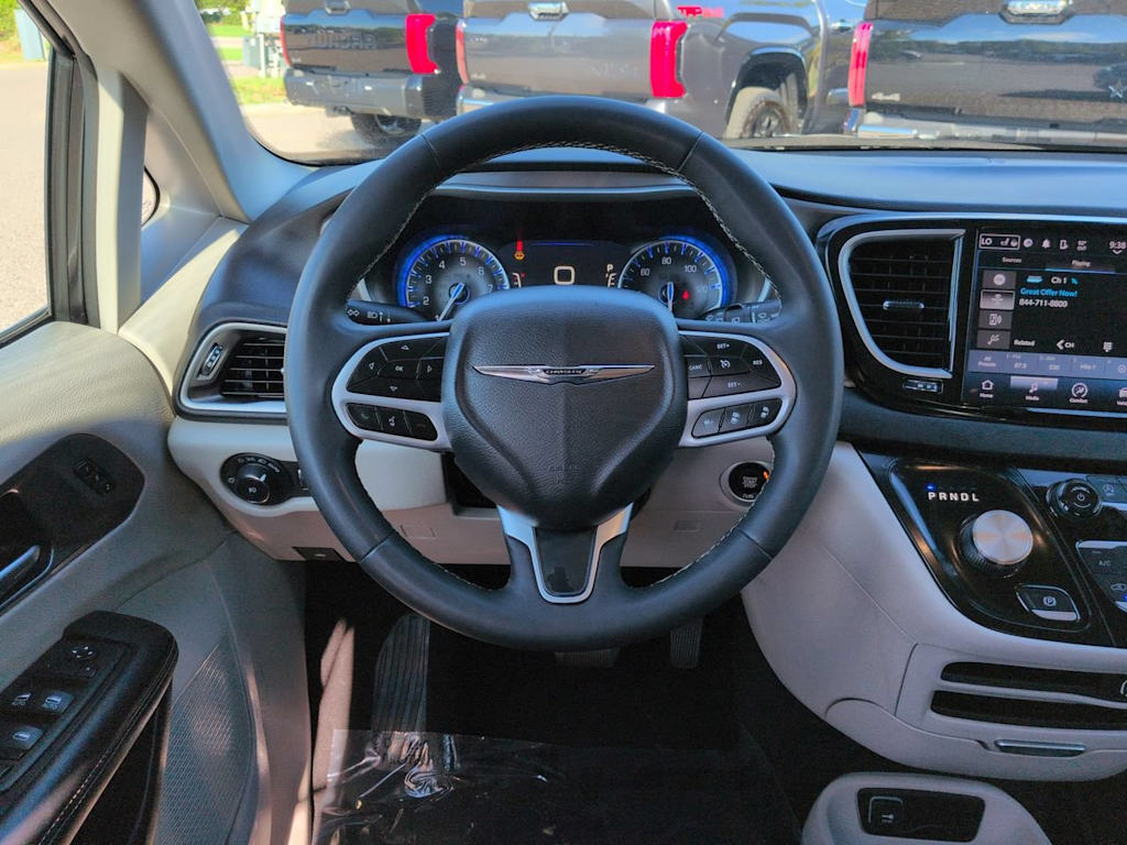 Thumbnail: 2023 Chrysler Pacifica - 8