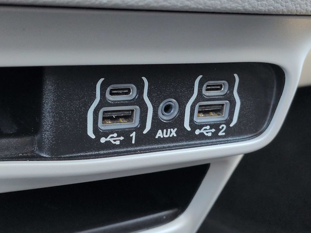 Thumbnail: 2023 Chrysler Pacifica - 23