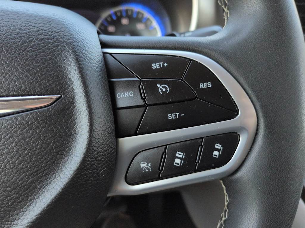 Thumbnail: 2023 Chrysler Pacifica - 27