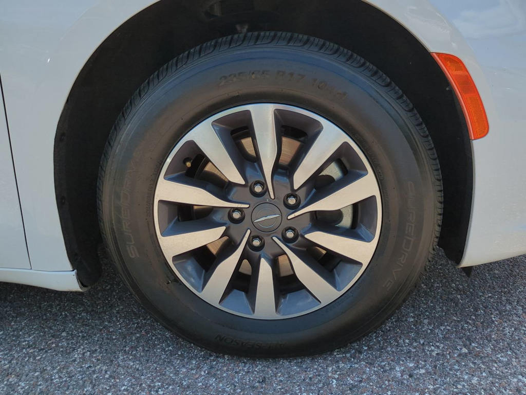 Thumbnail: 2024 Chrysler Pacifica - 6