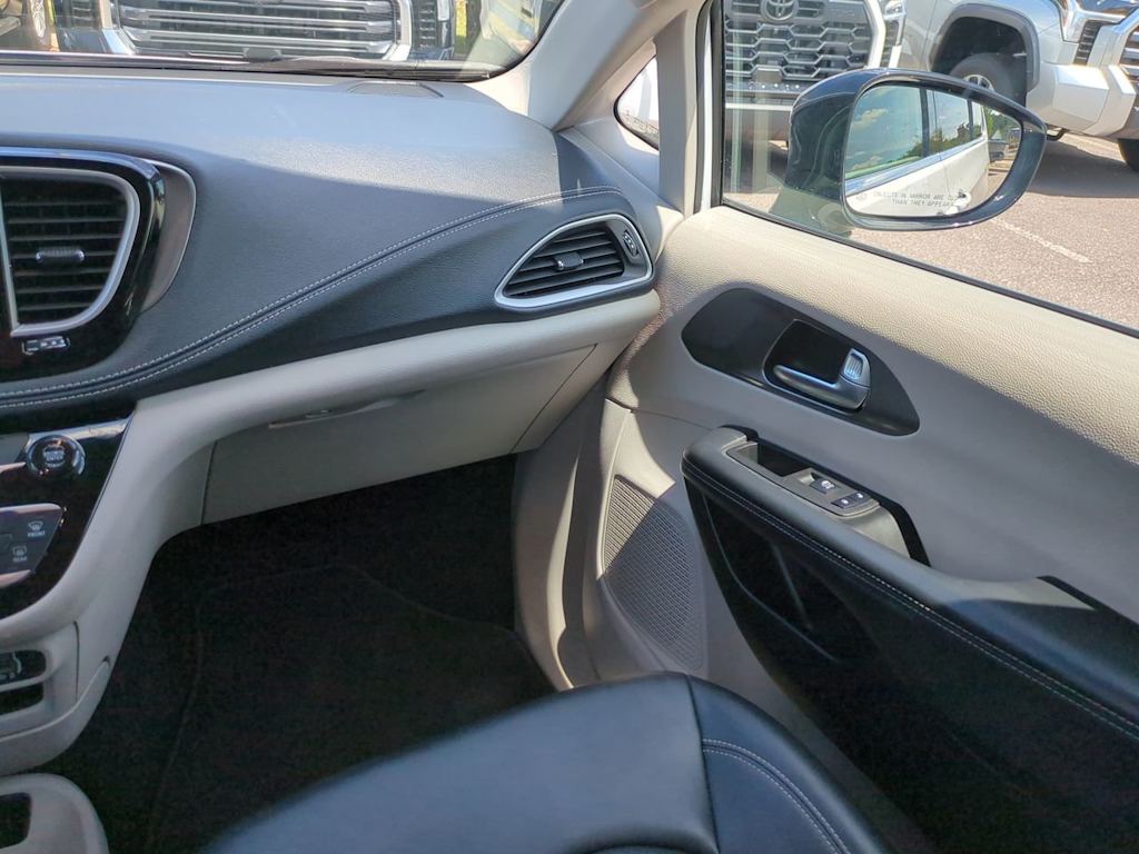 Thumbnail: 2024 Chrysler Pacifica - 20