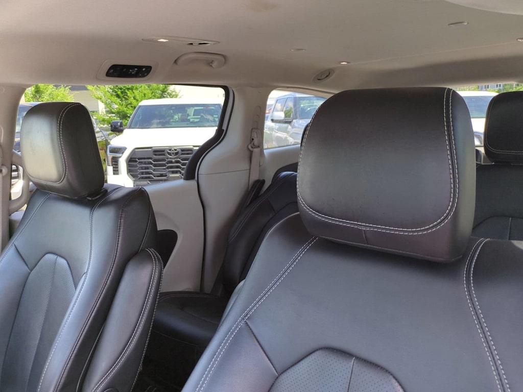 Thumbnail: 2024 Chrysler Pacifica - 10