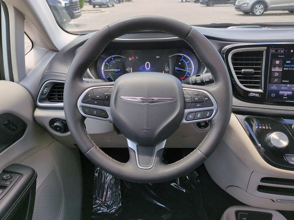 Thumbnail: 2024 Chrysler Pacifica - 8