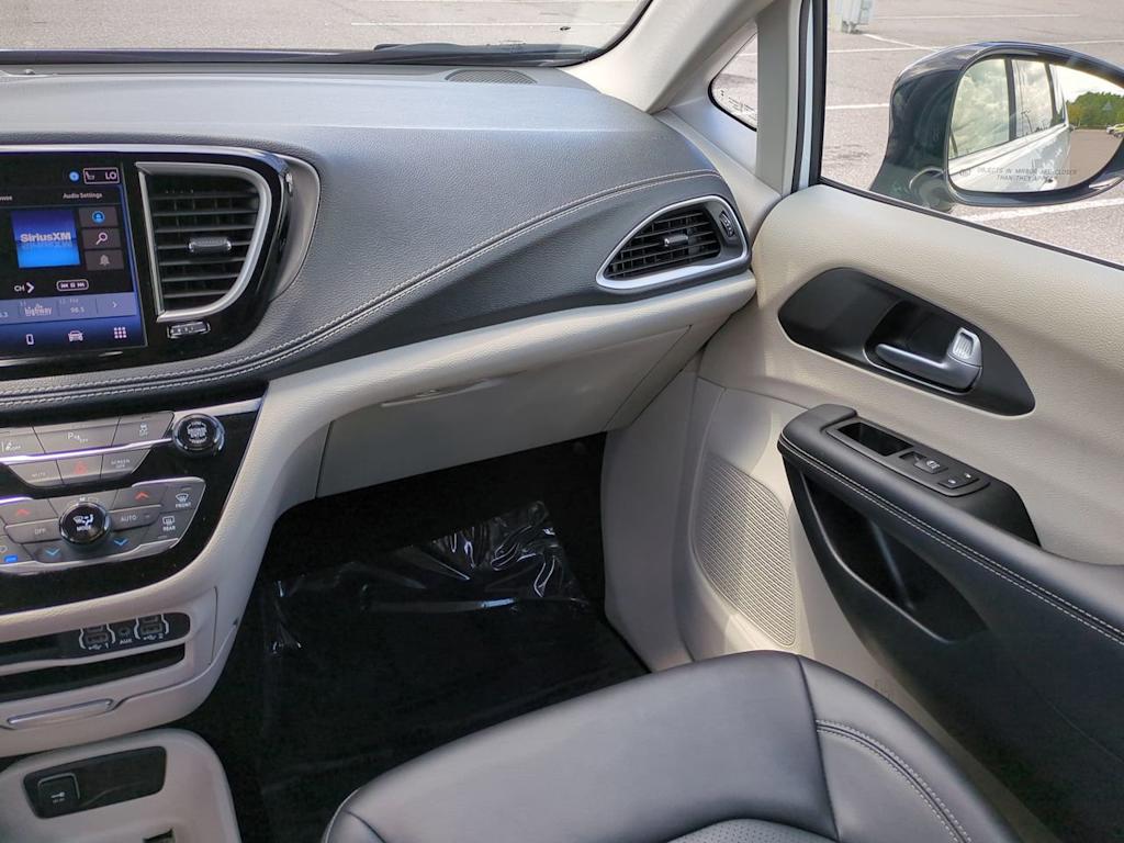 Thumbnail: 2024 Chrysler Pacifica - 21