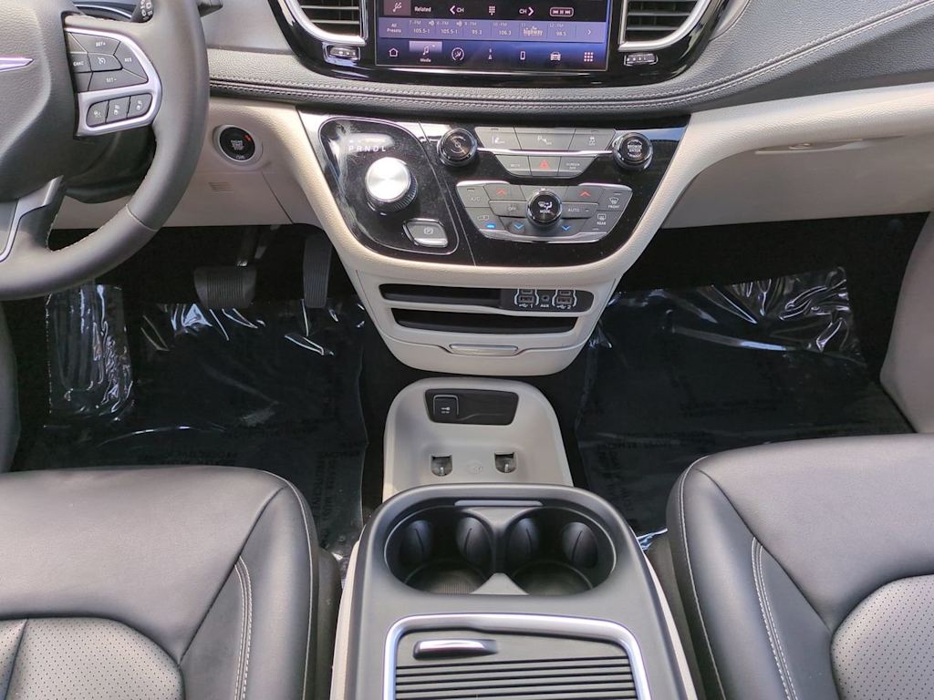Thumbnail: 2024 Chrysler Pacifica - 12