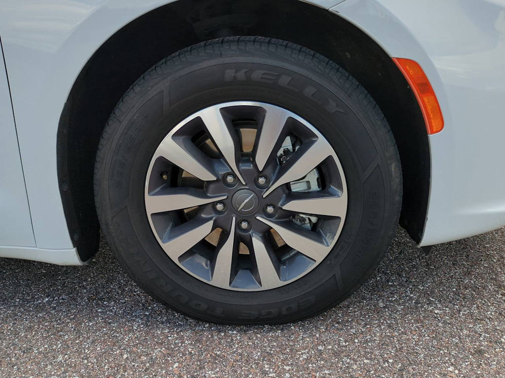Thumbnail: 2024 Chrysler Pacifica - 7