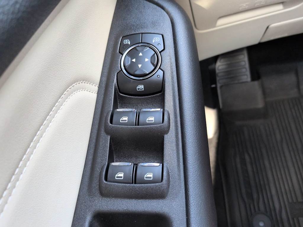 Thumbnail: 2021 Ford Edge - 24