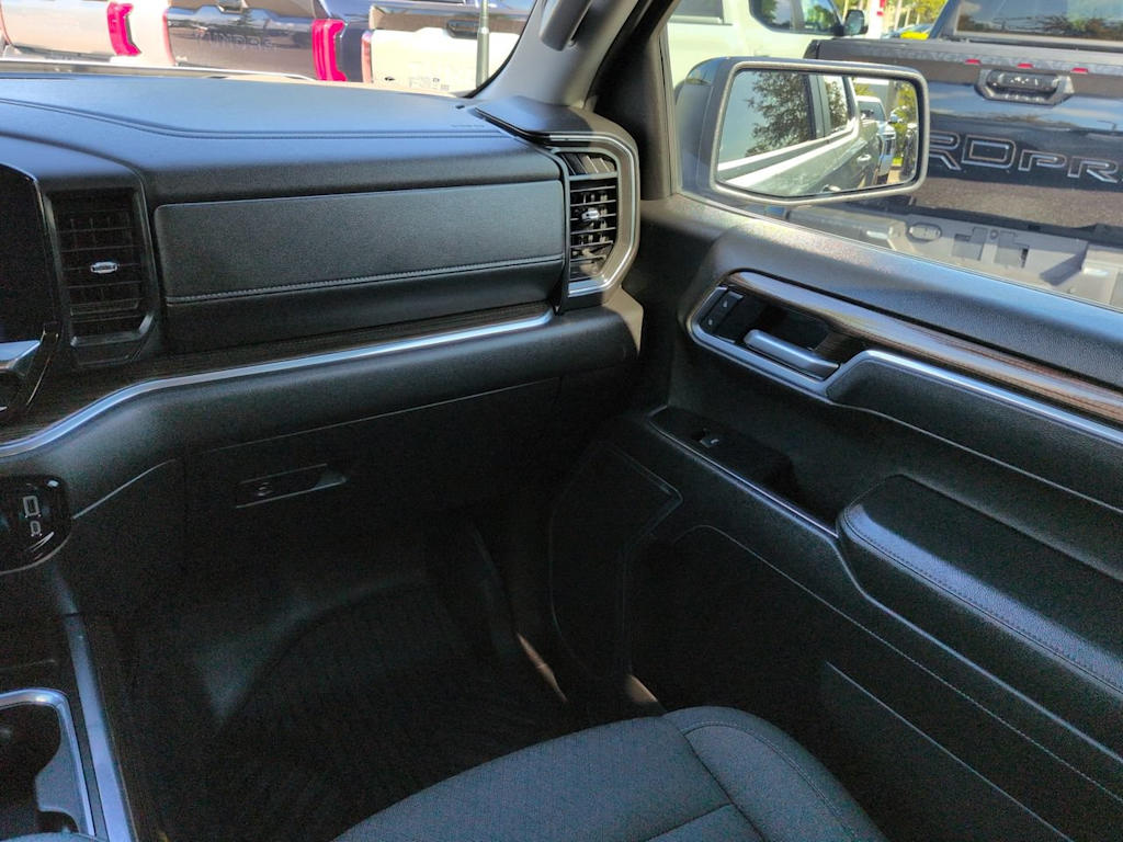 Thumbnail: 2025 Chevrolet Silverado 1500 - 20