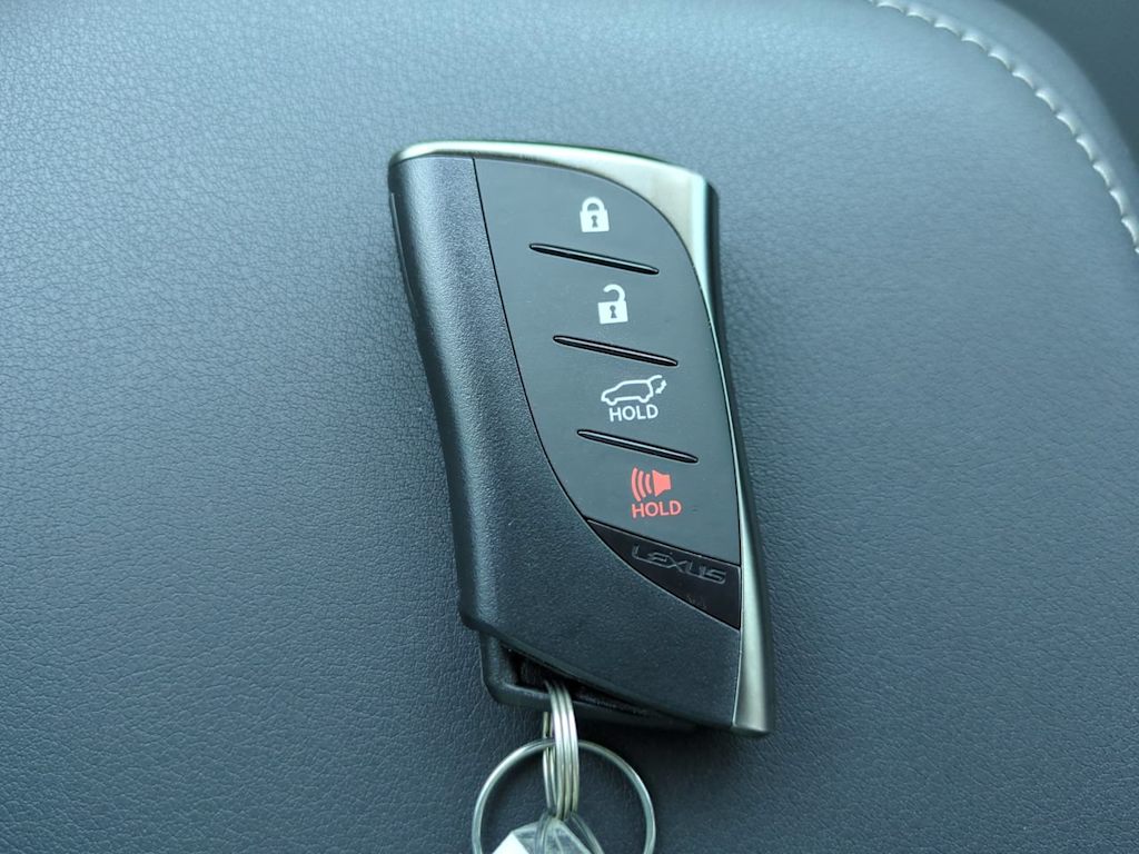 Thumbnail: 2025 Lexus ES - 16