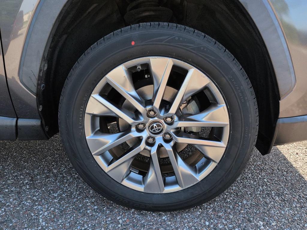 Thumbnail: 2019 Toyota RAV4 - 7