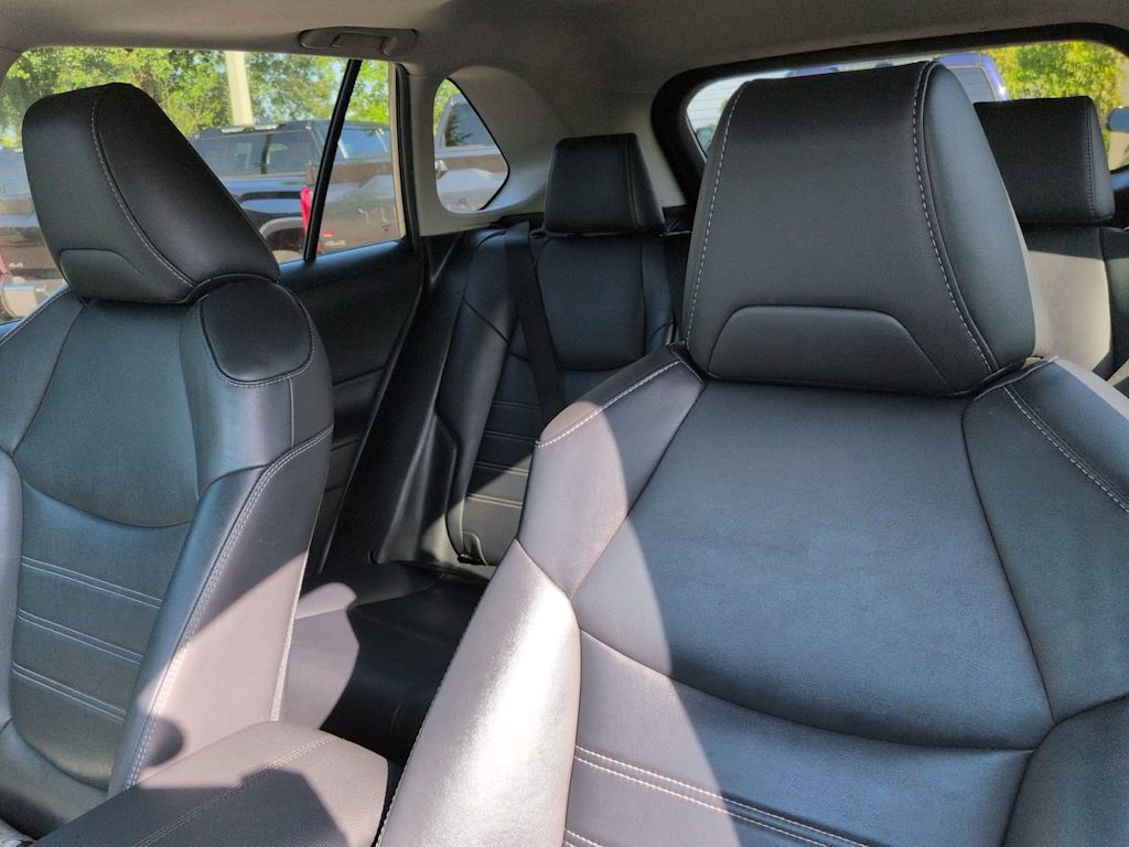 Thumbnail: 2019 Toyota RAV4 - 10