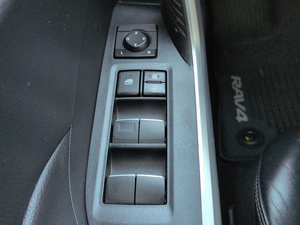 Thumbnail: 2019 Toyota RAV4 - 24