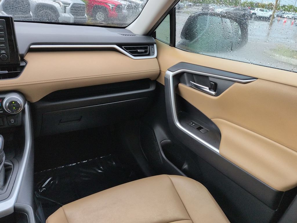 Thumbnail: 2021 Toyota RAV4 - 20