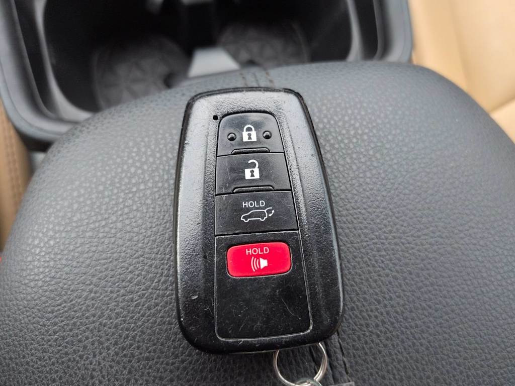 Thumbnail: 2021 Toyota RAV4 - 15