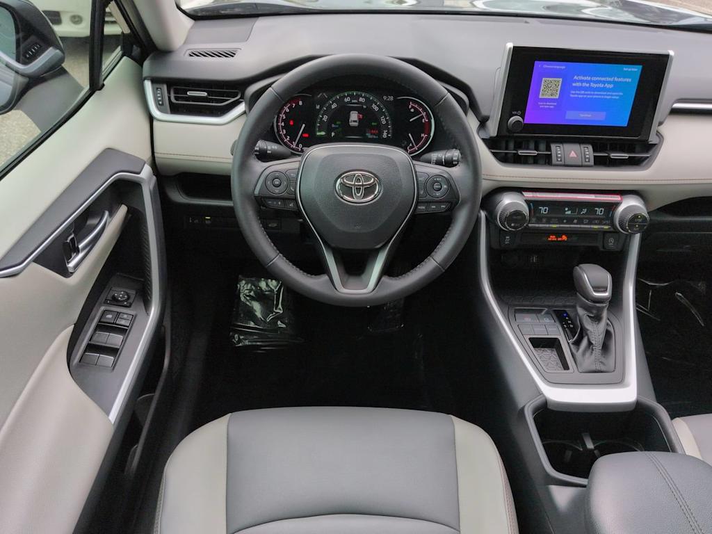 Thumbnail: 2025 Toyota RAV4 - 8