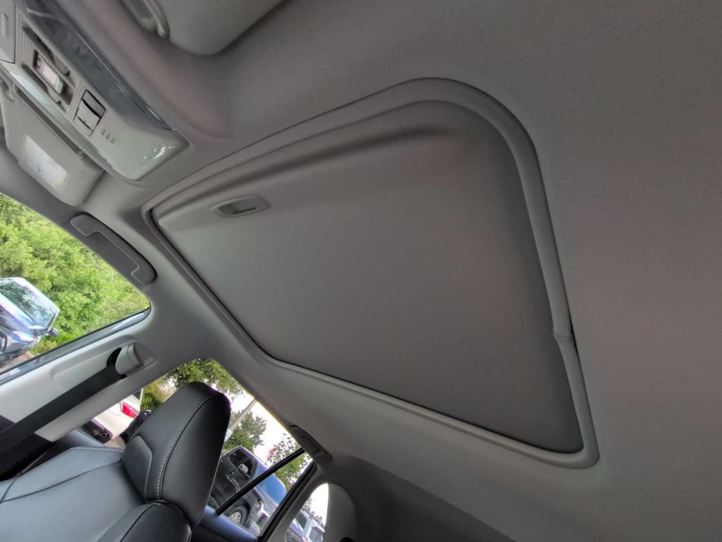 Thumbnail: 2019 Toyota RAV4 - 21
