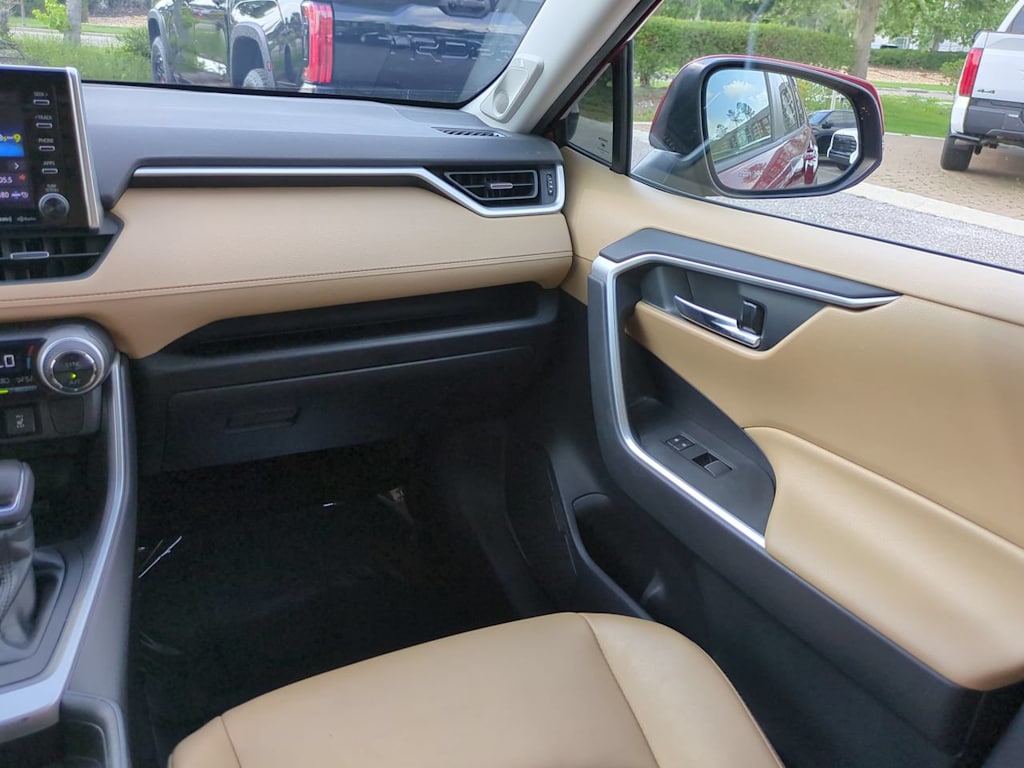 Thumbnail: 2019 Toyota RAV4 - 20
