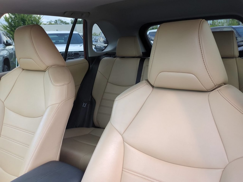Thumbnail: 2019 Toyota RAV4 - 10
