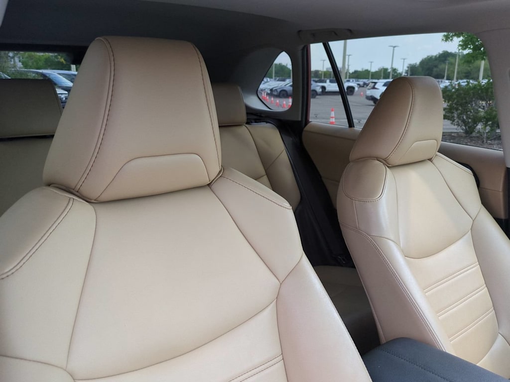Thumbnail: 2019 Toyota RAV4 - 9