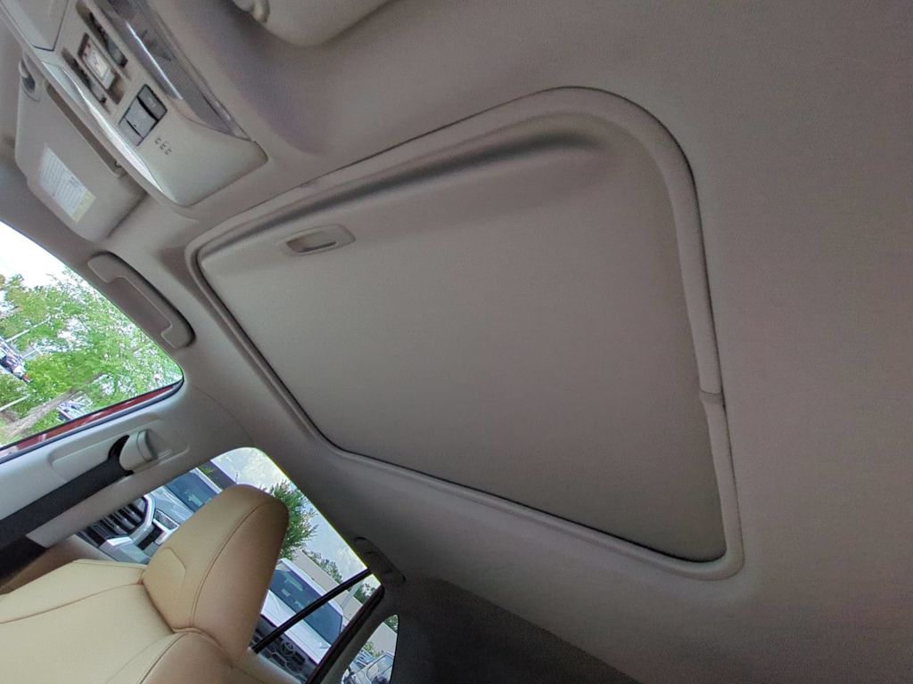 Thumbnail: 2019 Toyota RAV4 - 21