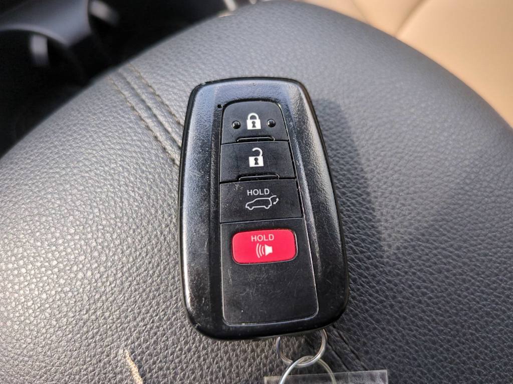 Thumbnail: 2019 Toyota RAV4 - 15