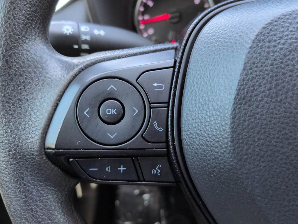 Thumbnail: 2021 Toyota RAV4 - 23
