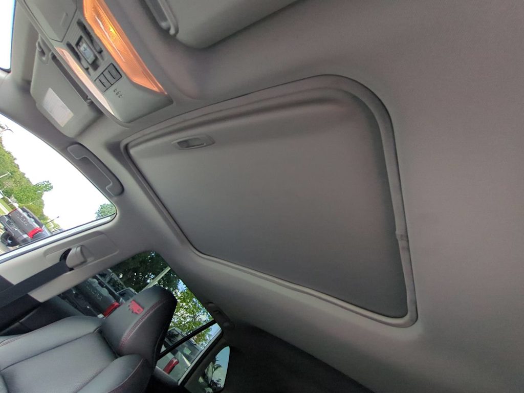 Thumbnail: 2020 Toyota RAV4 - 22