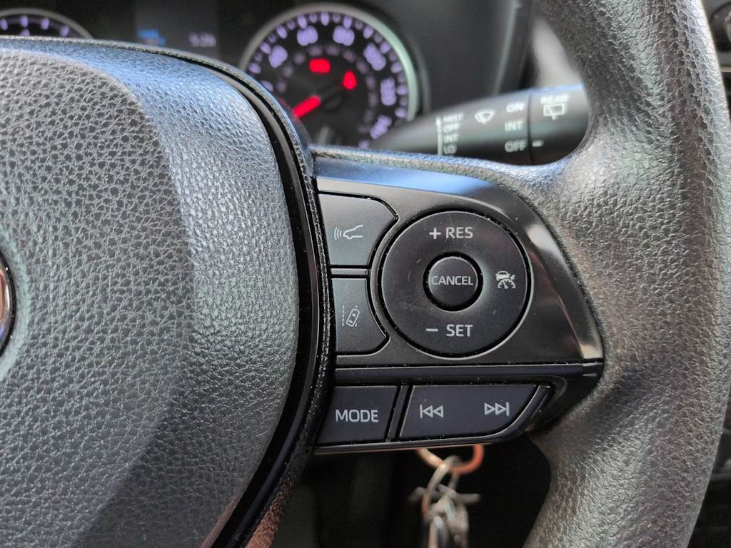 Thumbnail: 2021 Toyota RAV4 - 25